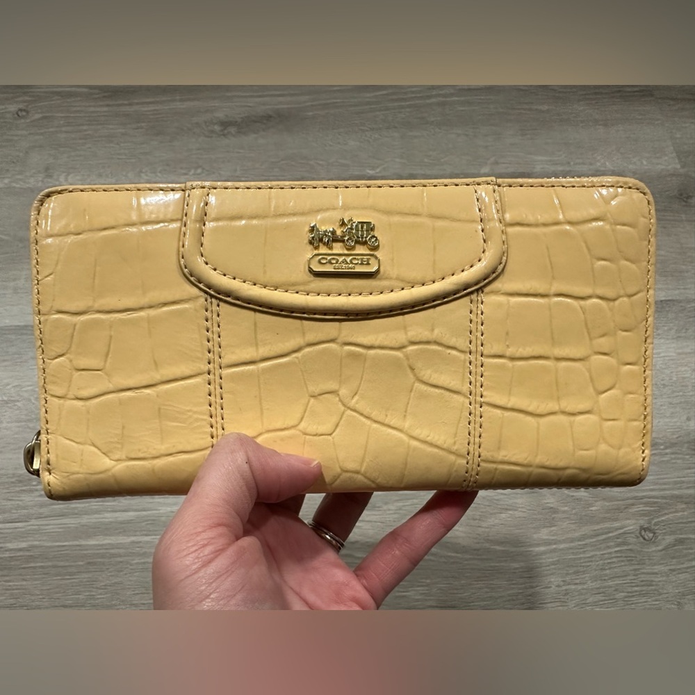 CH41 New Coach Long Wallet Crocs Leather Zipper Gold Hardware Yellow  *Flaws*